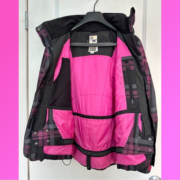 Roxy Ski / Snowboard Suit. Lots of pockets!! Freshly laundered. EUC!! S/F home - Picture 4 of 10